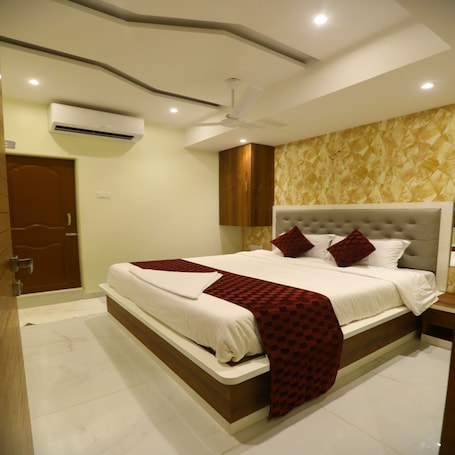 Sistema de insonorización, wifi gratis y ropa de cama . Hotel Sai Siddhi Inn - Navi Mumbai