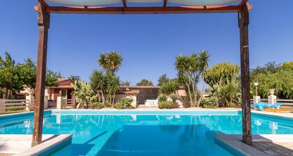 Villa 'Santa Croce' with Private Pool, Wi-Fi and Air Conditioning