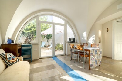 Villa 'Agrumeto Sul Mare' with Sea View, Wi-Fi and Air Conditioning