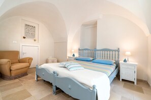 2 bedrooms, iron/ironing board, free WiFi, bed sheets - Villa 'Agrumeto Sul Mare' with Sea View, Wi-Fi and Air Conditioning (Ostuni)