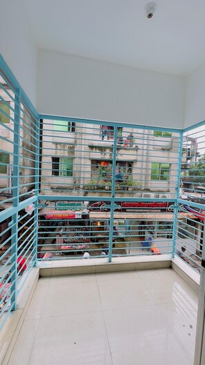 Family Quadruple Room | Balcony - Mohammadia Restaurant & Guest House (Dhaka)