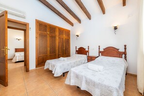 4 bedrooms, free WiFi, bed sheets