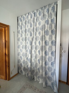 Dusche, Haartrockner, Bidet, Handtücher