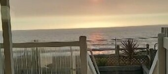 Gold Beach Bluff House at Nesika Beach