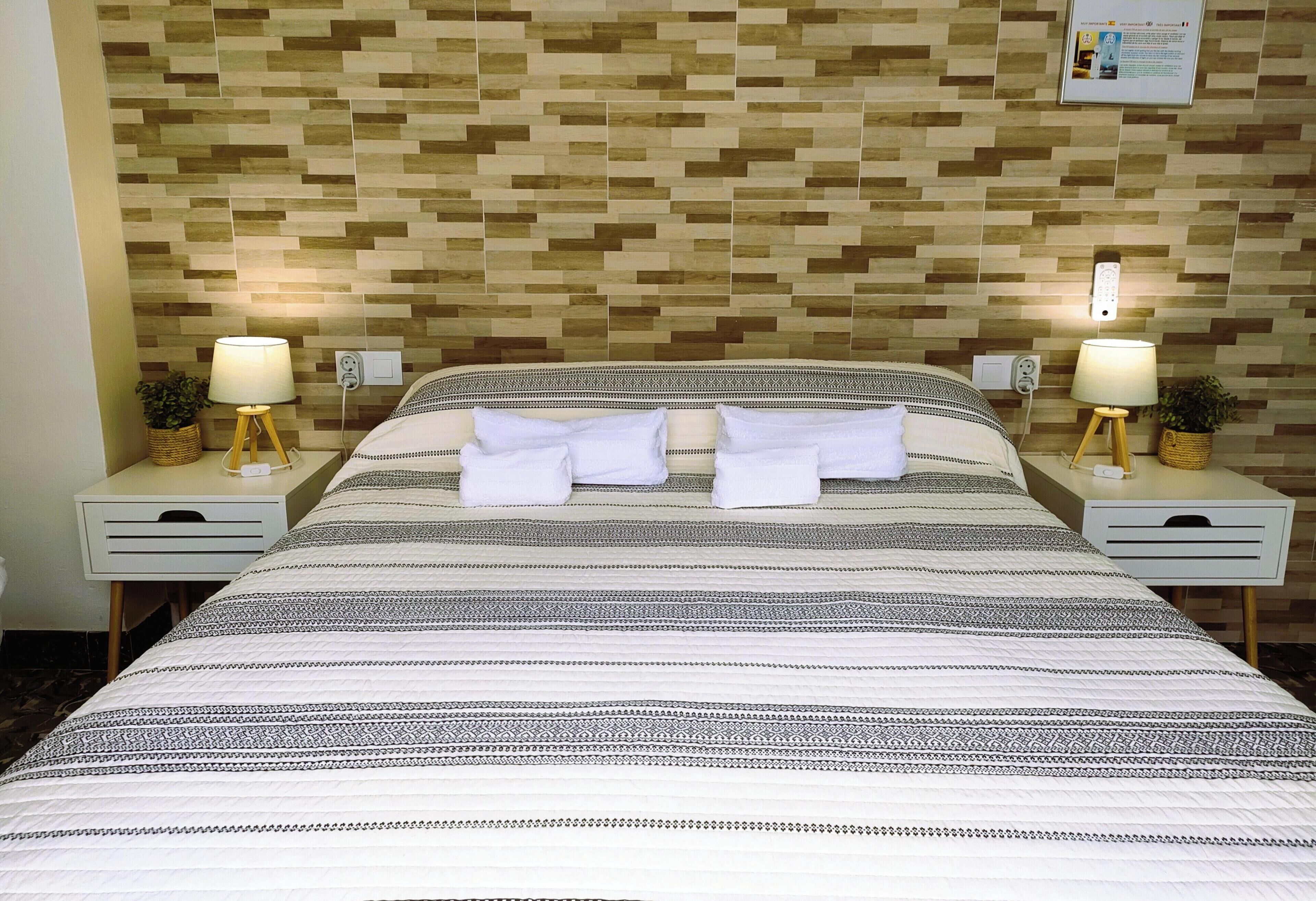 2 habitaciones, tabla de planchar con plancha y wifi gratis 