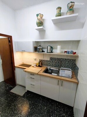 Fridge, microwave, stovetop, coffee/tea maker