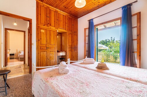 Holiday Home 'Princess House' with Private Terrace, Private Garden and Wi-Fi