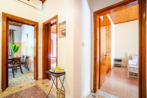 Interior - Holiday Home 'Princess House' with Private Terrace, Private Garden and Wi-Fi (Sidari)