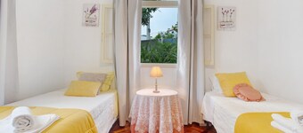 Holiday Home "Casal Do Farrobo" with Sea View, Private Terrace & Wi-Fi