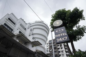 Front of property - Hotel Royal Accord (Surat)