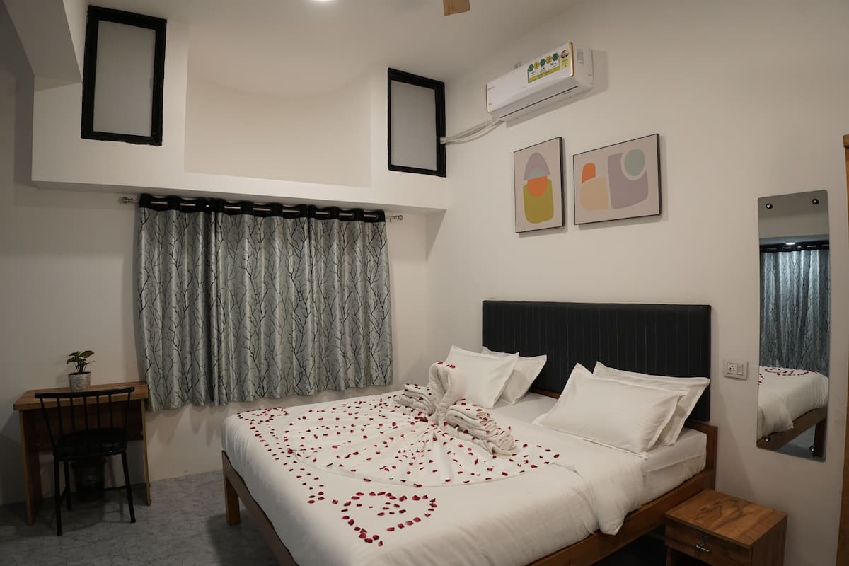 1 bedroom, desk, soundproofing, free WiFi