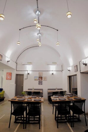 Restaurant - Hotel Royal Accord (Surat)