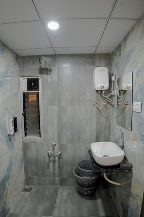 Superior Room | Bathroom - Hotel Royal Accord (Surat)