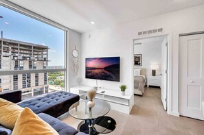 2 bedrooms, desk, iron/ironing board, travel cot - Wonderful Unit In Downtown Miami W/ Free Parking (Miami)