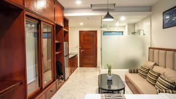 Deluxe Studio | Living area | Flat-screen TV