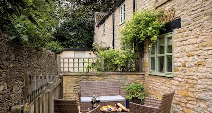 Stow on the Wold Scandi Chic Authentic Cottage