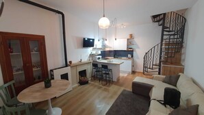 A compact living space with a kitchen, dining area, and a staircase. - Detached house St. George in the heart of the country (Vallata)