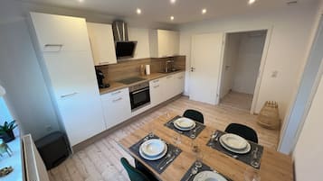Fridge, oven, stovetop, dishwasher