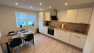 Fridge, oven, stovetop, dishwasher