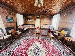 Kamar Double Standar | Area keluarga | TV LED, film berbayar, lantai berpemanas, dan kantor