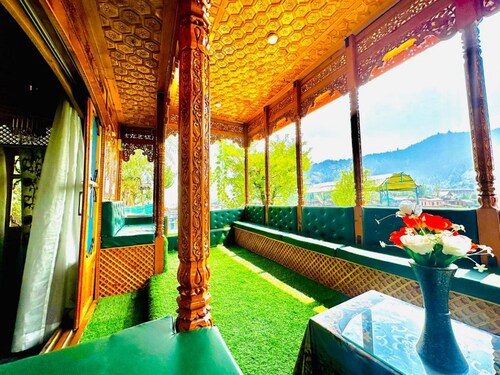 Floating Luxury Group Of Houseboats