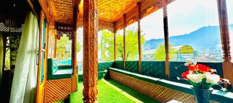 Floating Luxury Group Of Houseboats