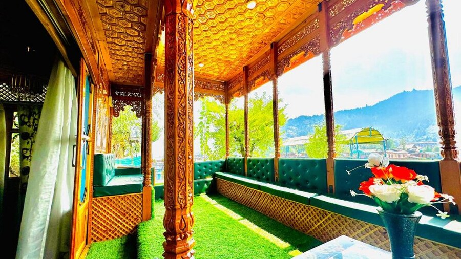 Floating Luxury Group Of Houseboats