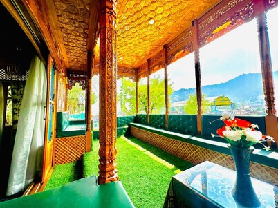 Floating Luxury Group Of Houseboats