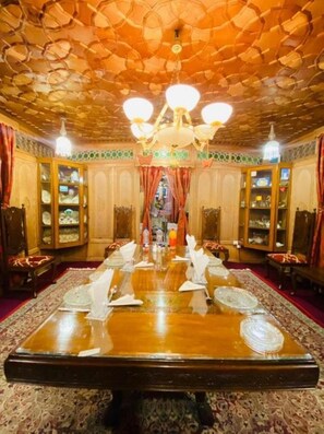 Desayuno completo incluido todos los días 