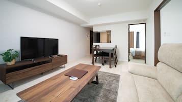 Basic Apartment | Living area
