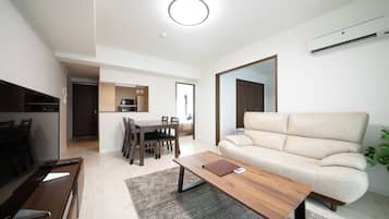 Basic Apartment | Living area