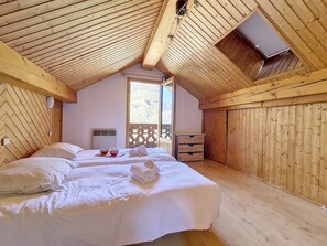4 bedrooms, free WiFi, bed sheets