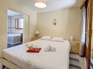 4 bedrooms, free WiFi, bed sheets