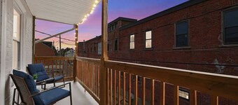 Atown Hidden Gem - Balcony