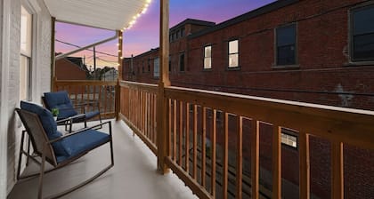 Atown Hidden Gem - Balcony
