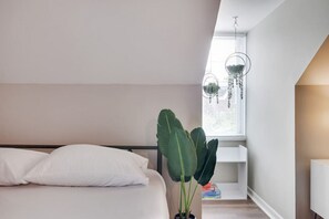 1 bedroom, desk, iron/ironing board, WiFi