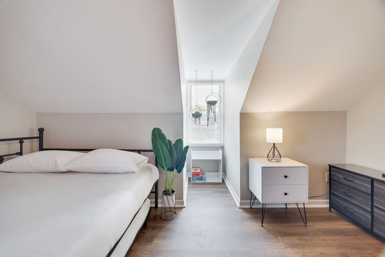 1 chambre, bureau, fer et planche à repasser, Wi-Fi