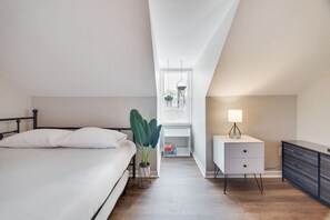 1 soverom, skrivebord, strykejern/-brett og wi-fi