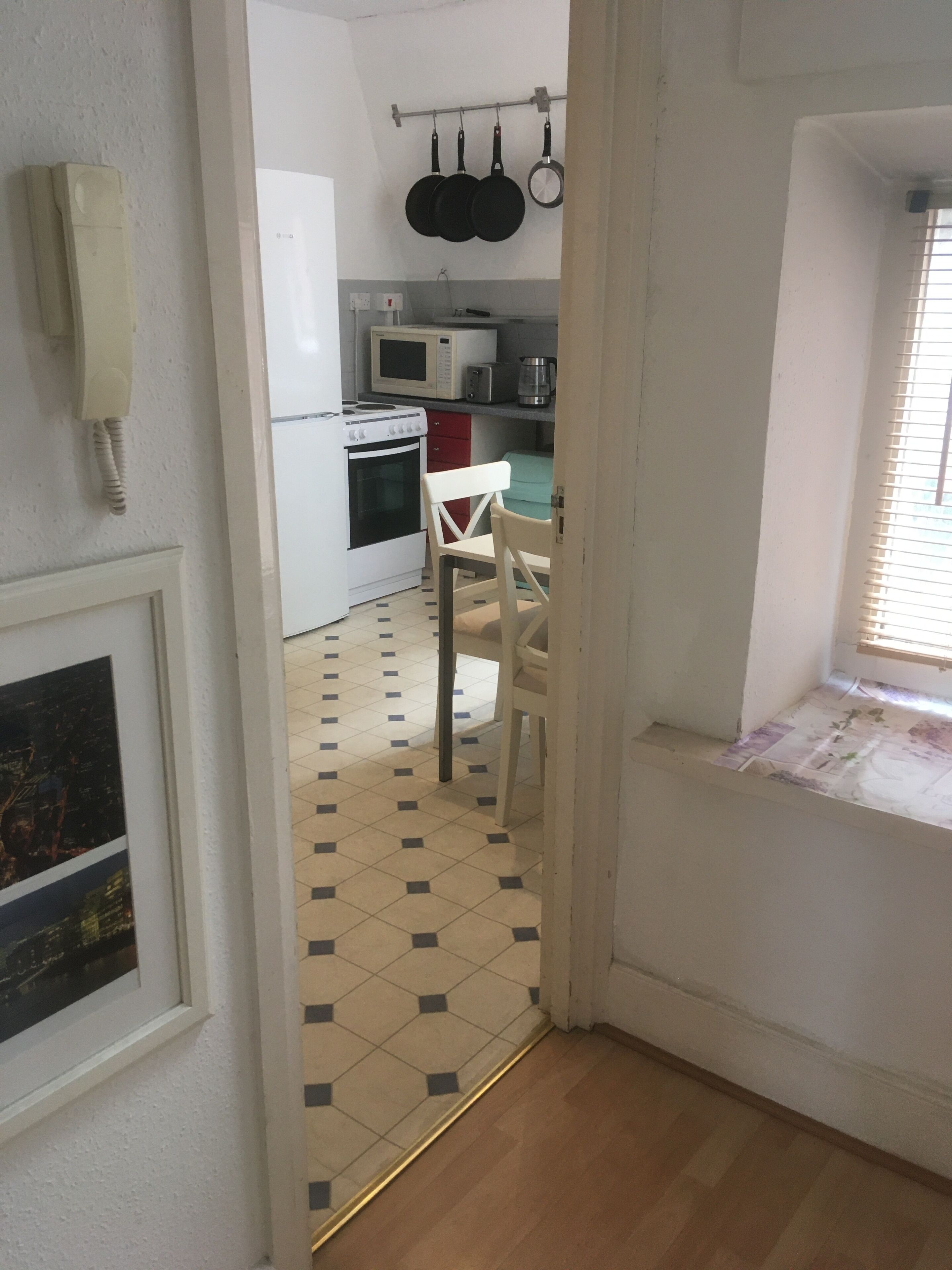 Basic-Apartment | Wohnbereich | 26-Zoll-Flachbildfernseher mit Digitalempfang