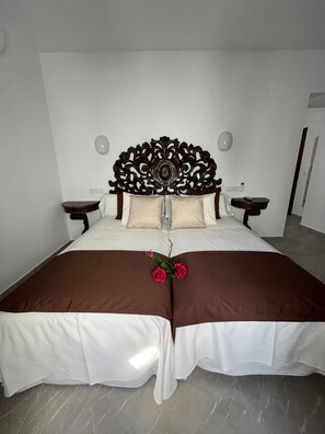 7 Schlafzimmer, Bügeleisen/Bügelbrett, kostenloses WLAN, Bettwäsche