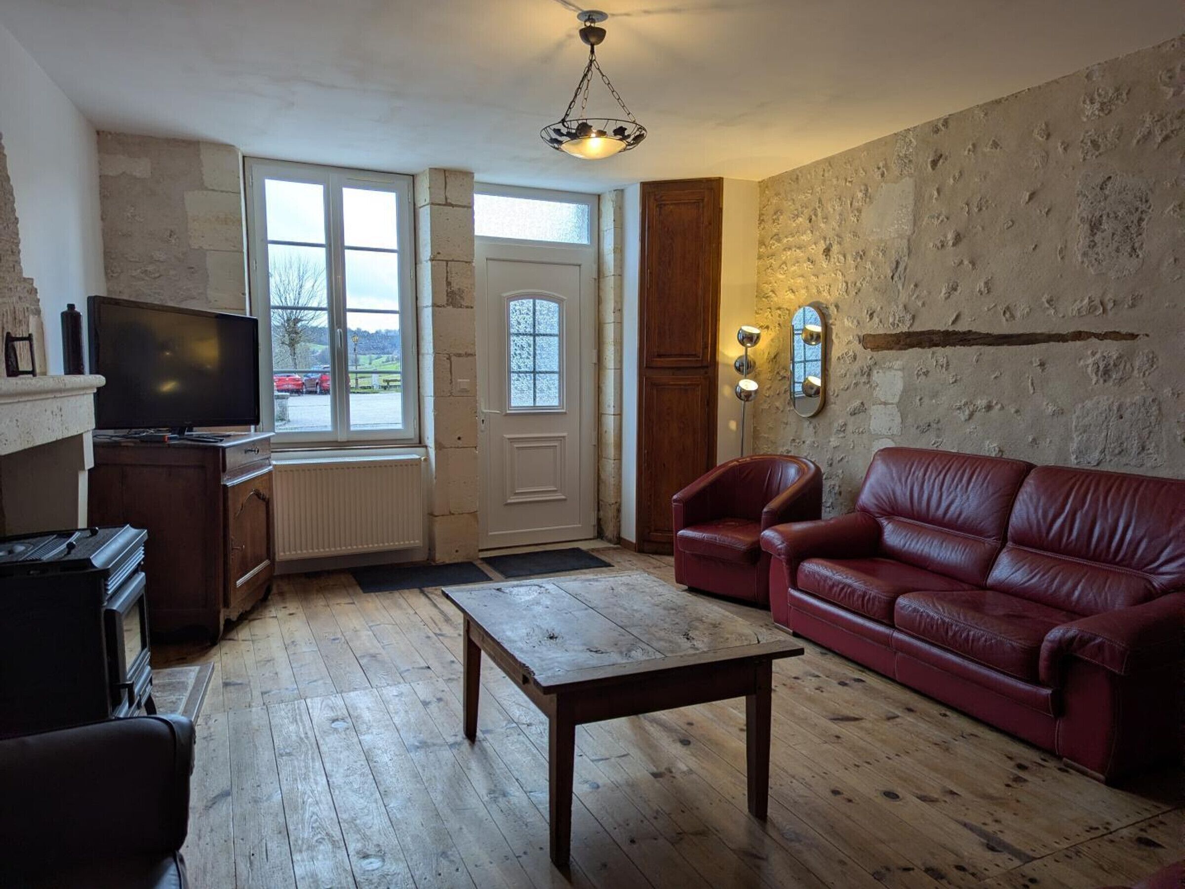 Charming 4-bedroom House With Private Heated Pool, Garden, And Family Amenities In Salles-lavalette - Charente