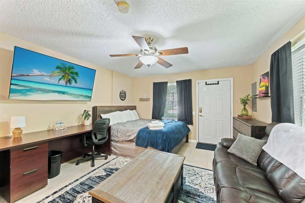 Bureau, Wi-Fi gratuit, draps fournis