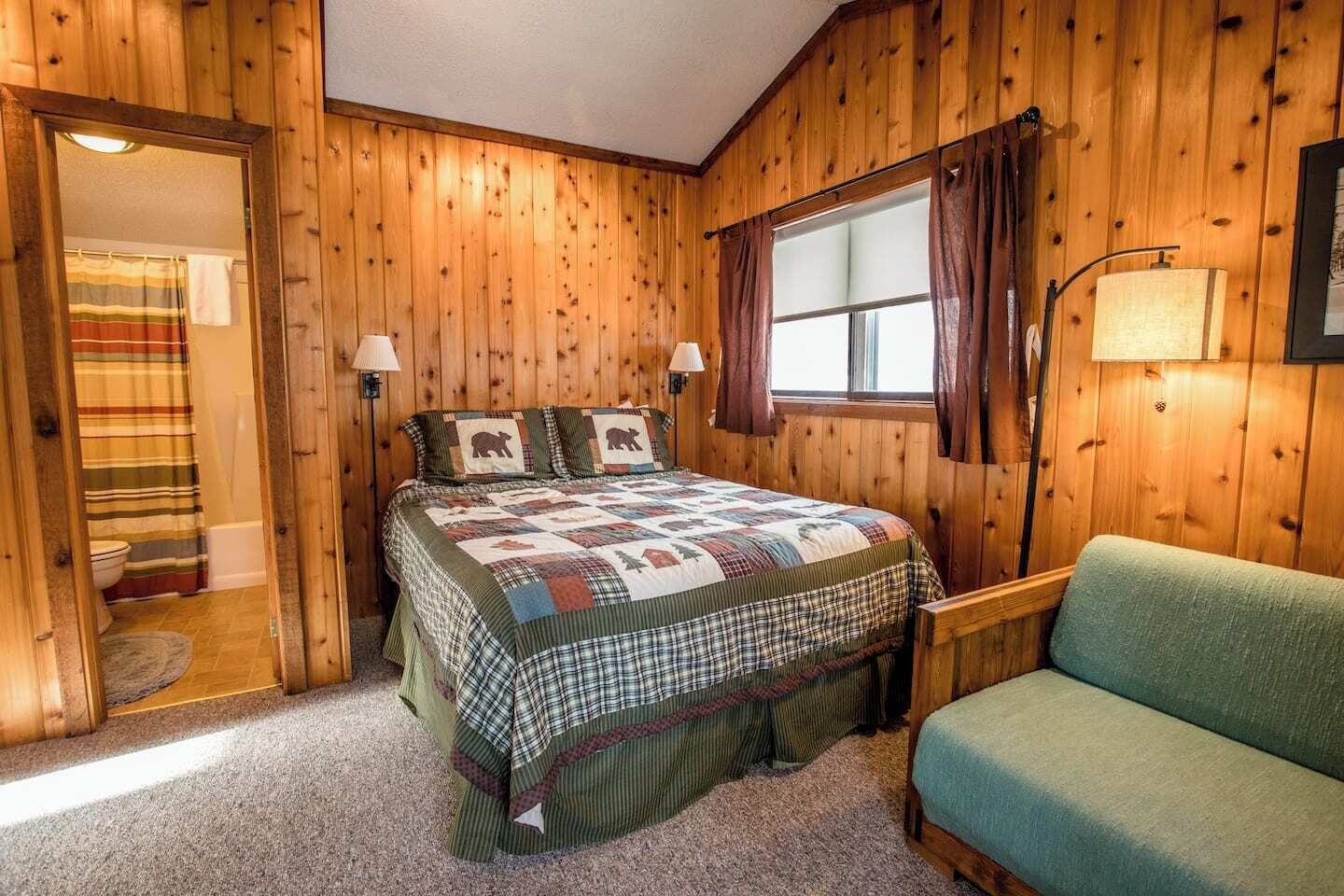 4 chambres, fer et planche à repasser, Wi-Fi gratuit, draps fournis