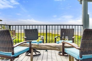 Outdoor dining - Tidepool Townhome Entire House (Moclips)