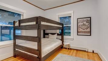 2 bedrooms, desk, iron/ironing board, travel cot