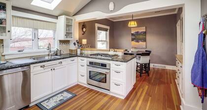 South Table Trail Retreat – 2BR/3 Beds with Yard + Views