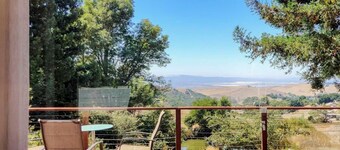 Entire home/Patio w/Mountain & Bay View/Pond