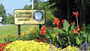 Señal para el Jardín Botánico de Columbus en la carretera Weems, número 3603.