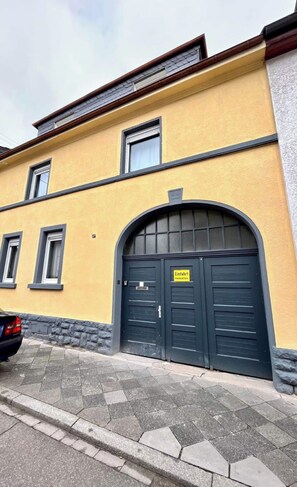 تفاصيل الفندق من الخارج