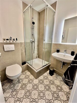 تجهيزات دش، مجففات شعر، مناشف، صابون